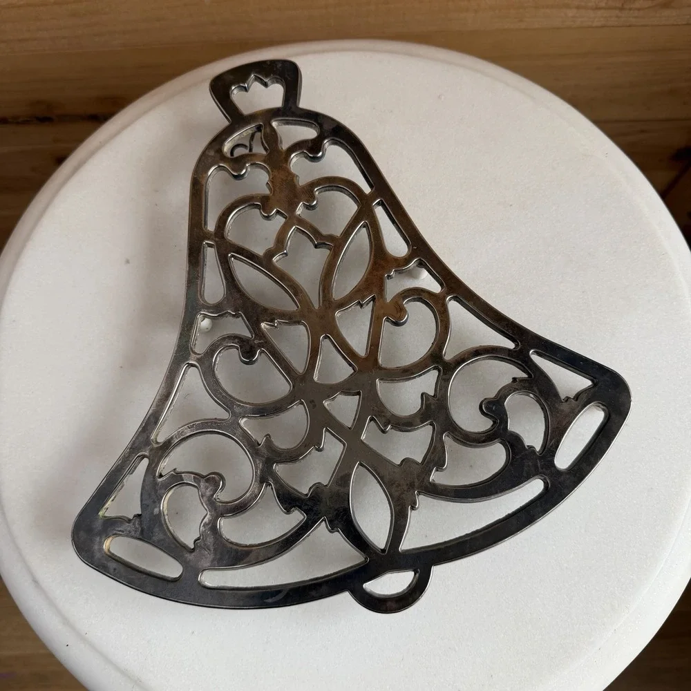 VTG International‎ Silver Co Silver Plate Christmas Bell Wall Trivet Movie Prop